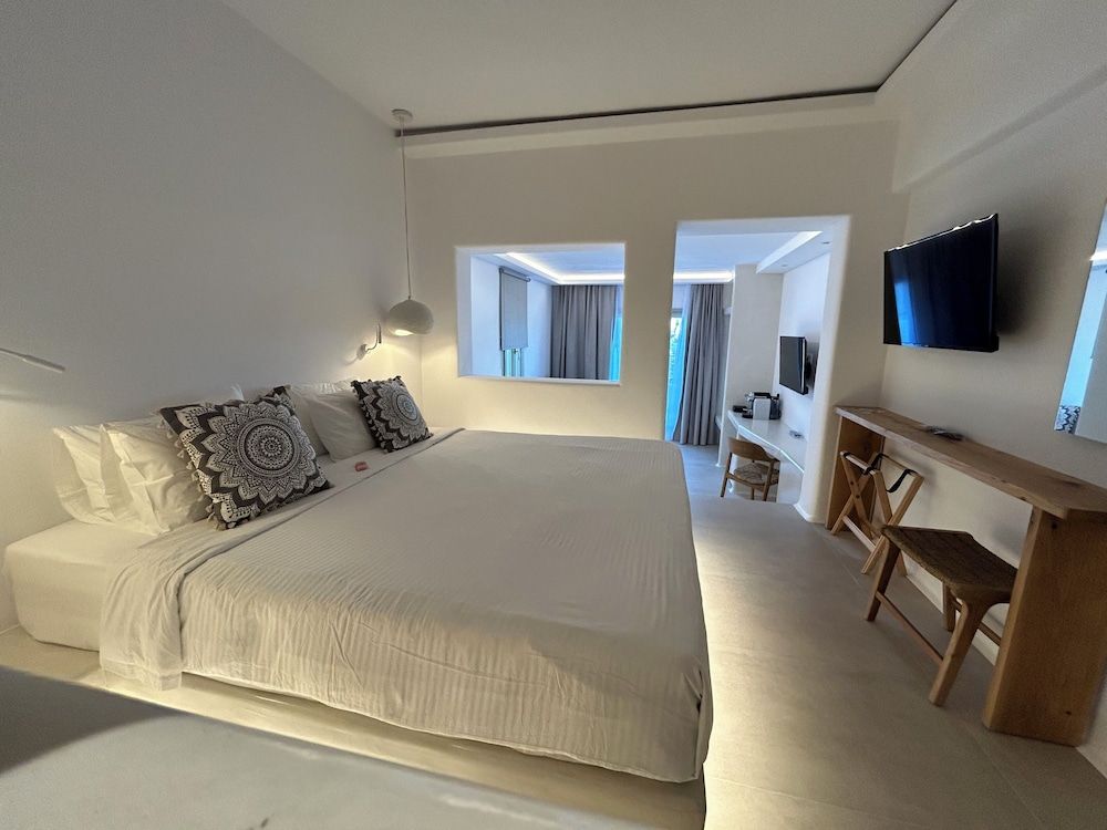 Paola Sunset Mykonos 3