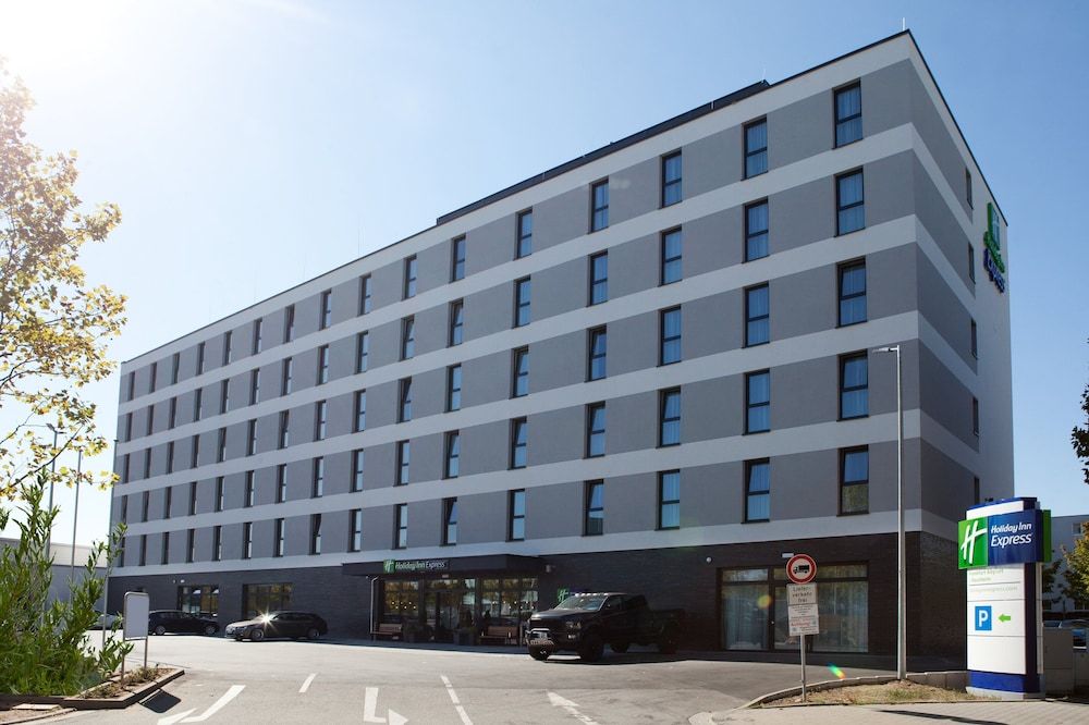 Holiday Inn Express Frankfurt Airport-Raunheim by IHG 1