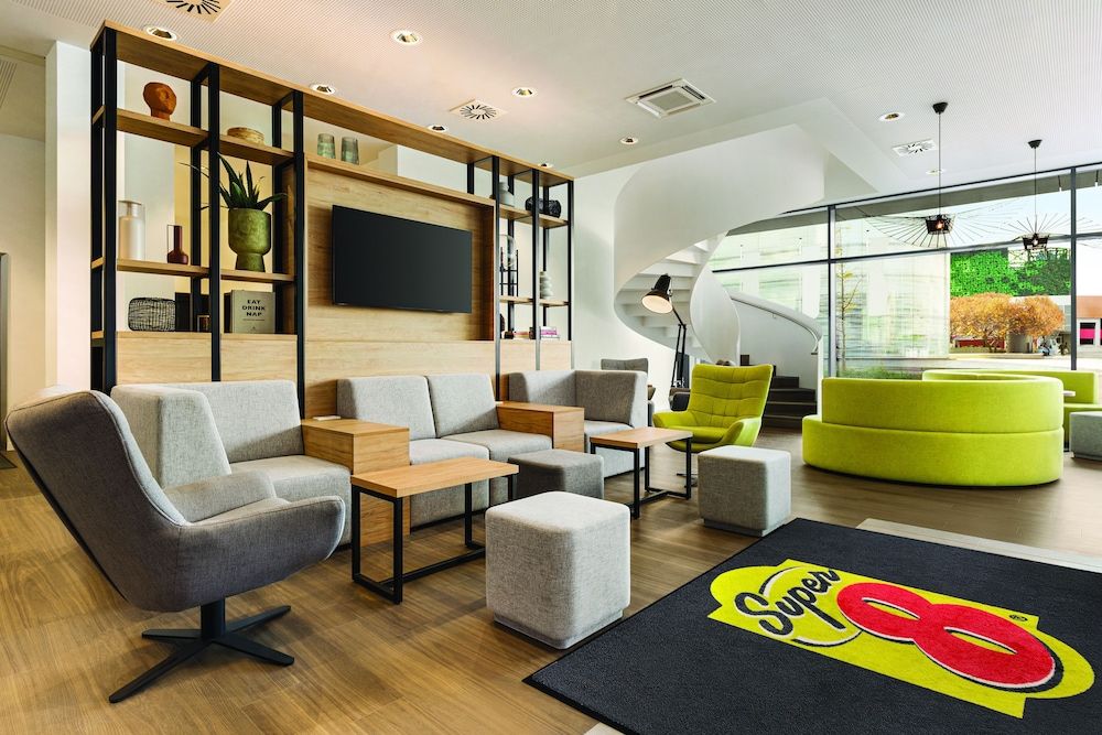 Super 8 by Wyndham Koblenz 3