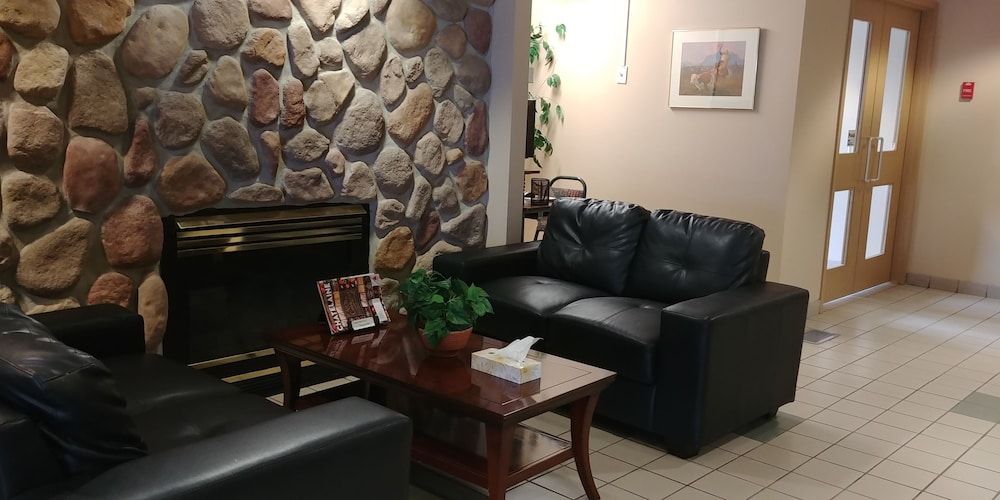 Travelodge by Wyndham Lacombe 2