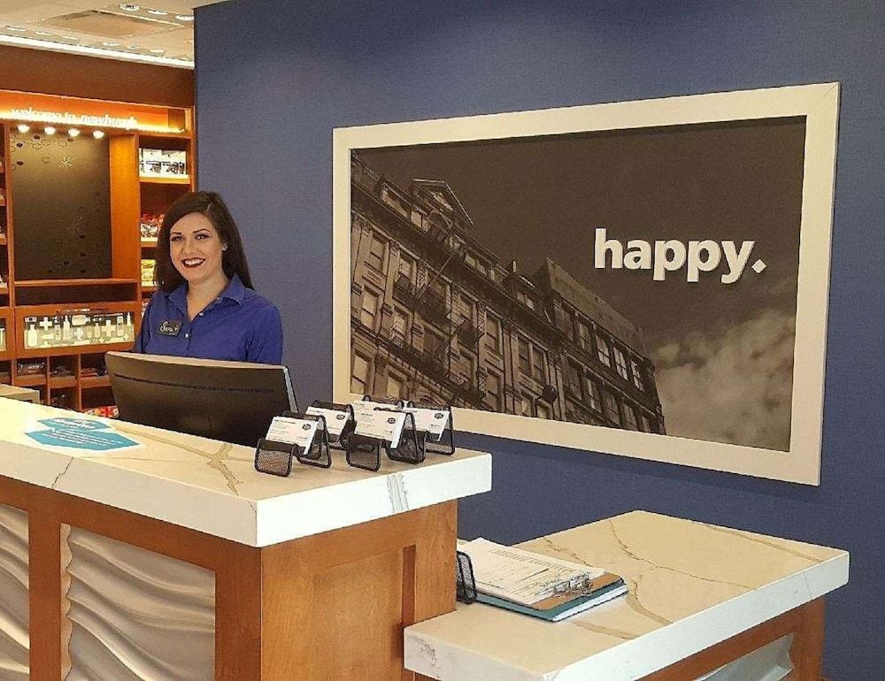 Hampton Inn & Suites Newburgh Stewart Airport 2