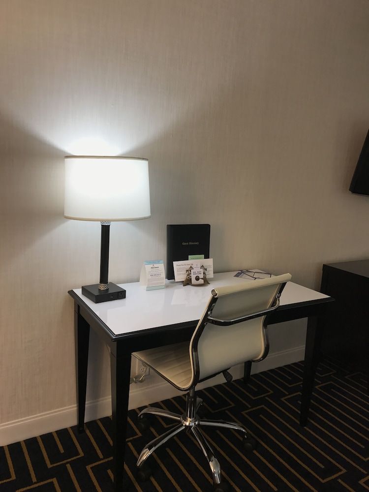 Best Western Plus Palm Court Hotel 3