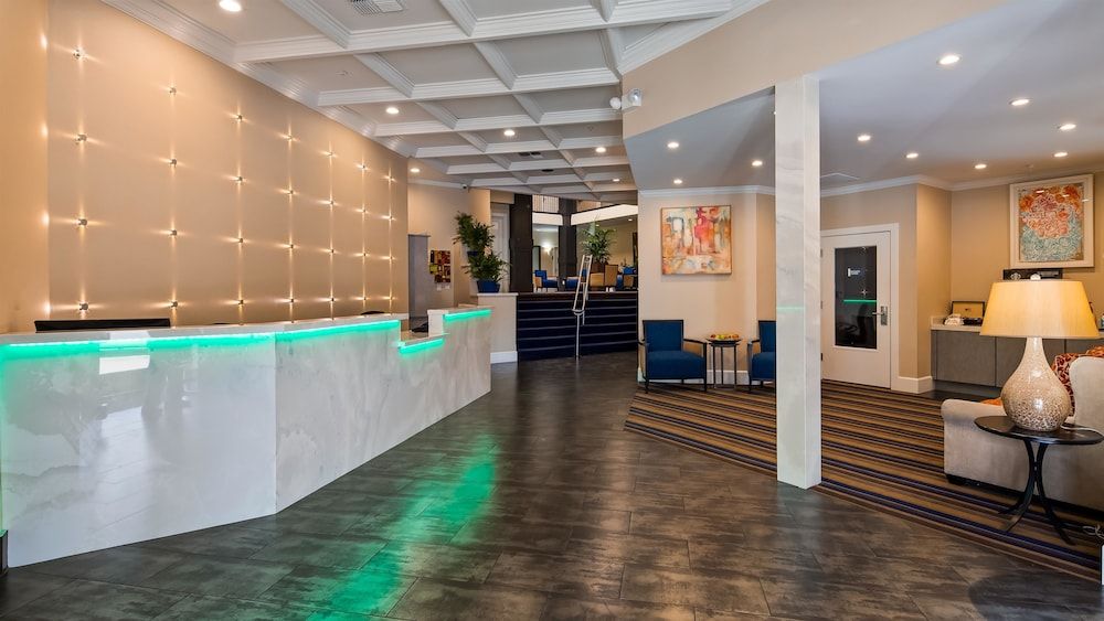 Best Western Plus Palm Court Hotel 2