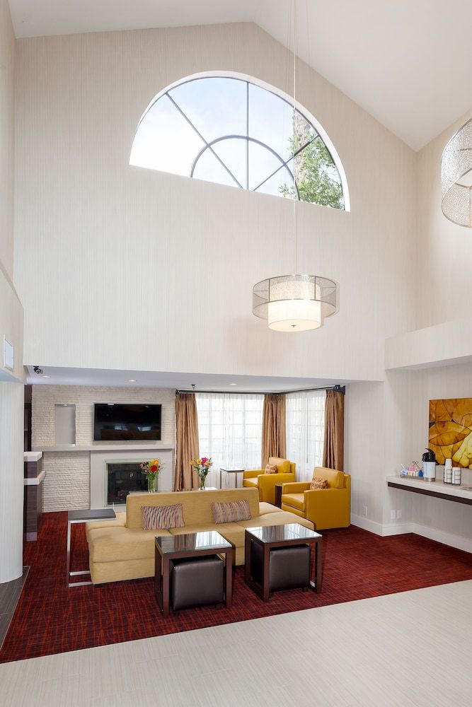 Holiday Inn Express Simi Valley 2