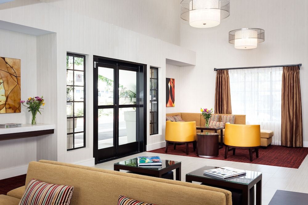 Holiday Inn Express Simi Valley 3