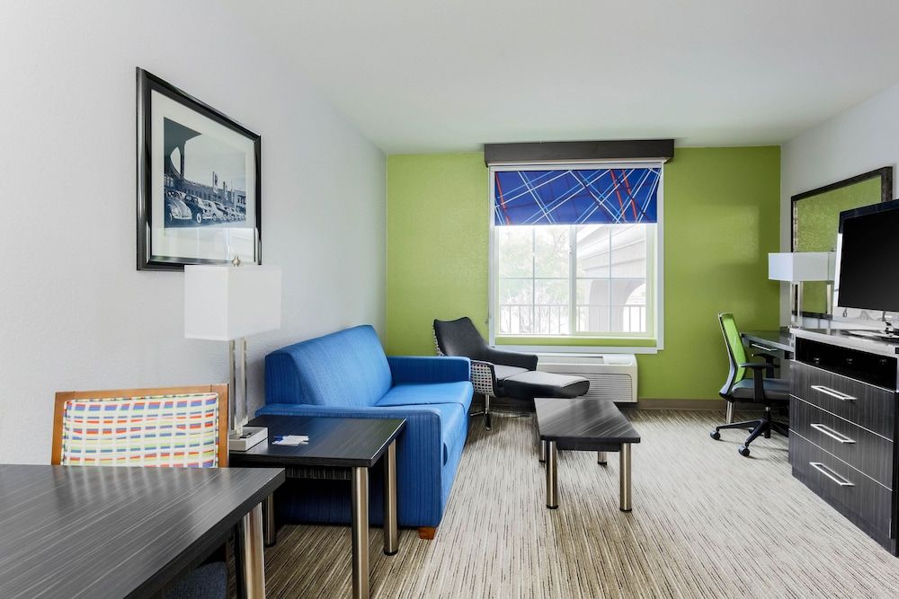 Holiday Inn Express Lancaster 3