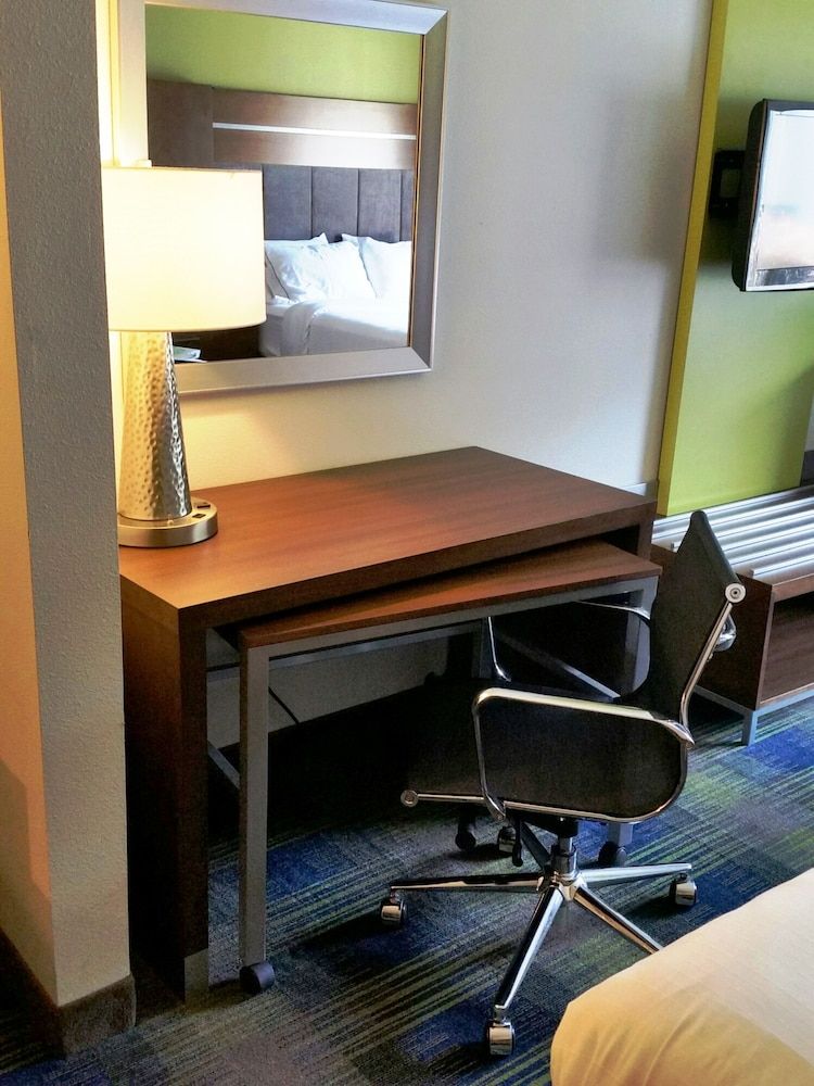 Holiday Inn Express Suites Clifton Park by IHG 2