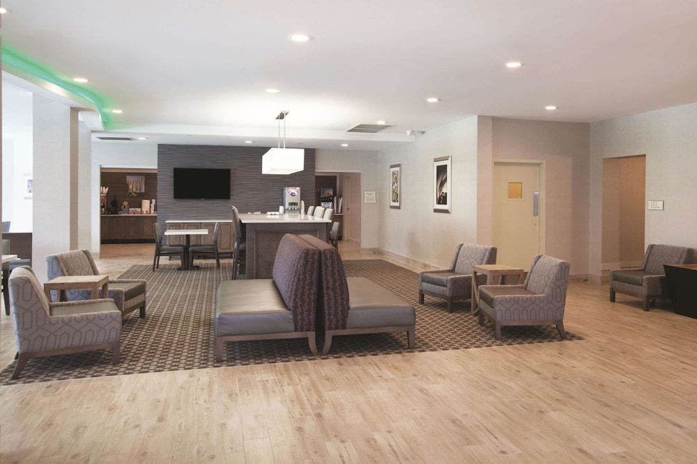 La Quinta Inn & Suites by Wyndham Williamsburg Historic Area 3