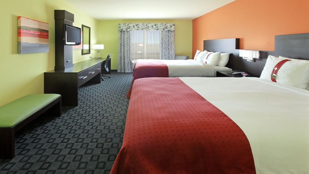Holiday Inn Garland by IHG 2