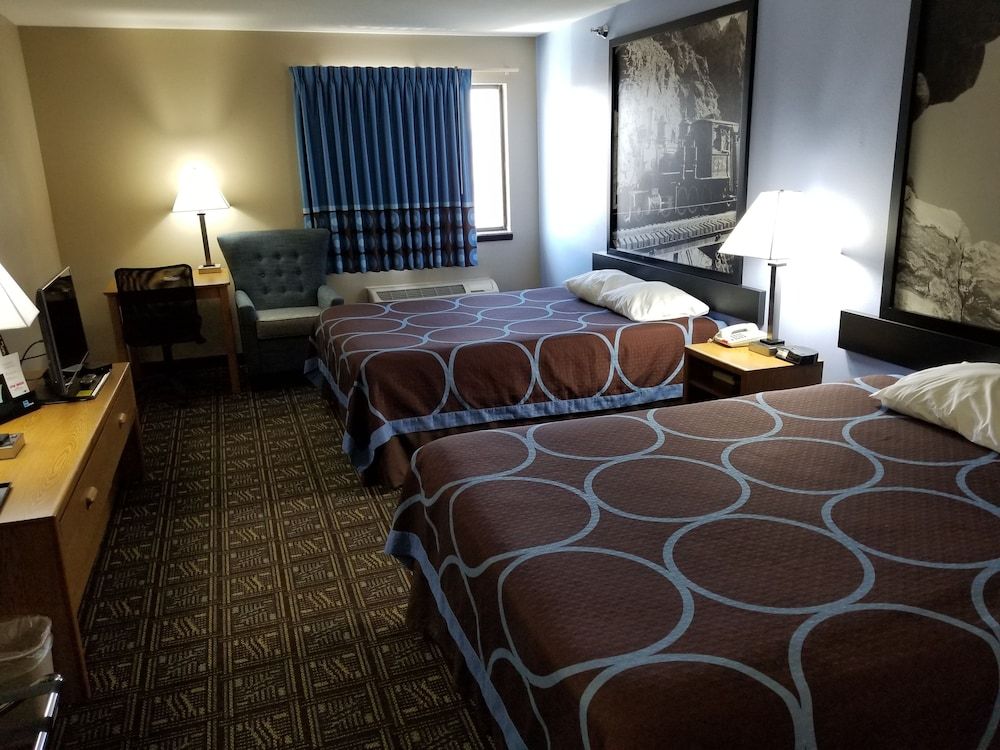 Super 8 by Wyndham Fort Collins 3