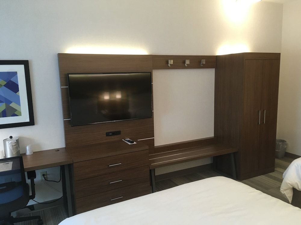 Holiday Inn Express Bethlehem Airport - Allentown Area by IHG 3