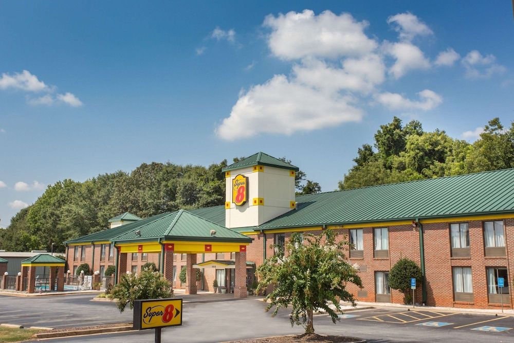 Super 8 by Wyndham Spartanburg/I-26 Exit 22 1