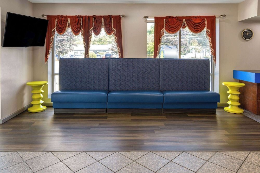 Days Inn & Suites by Wyndham Albany 3