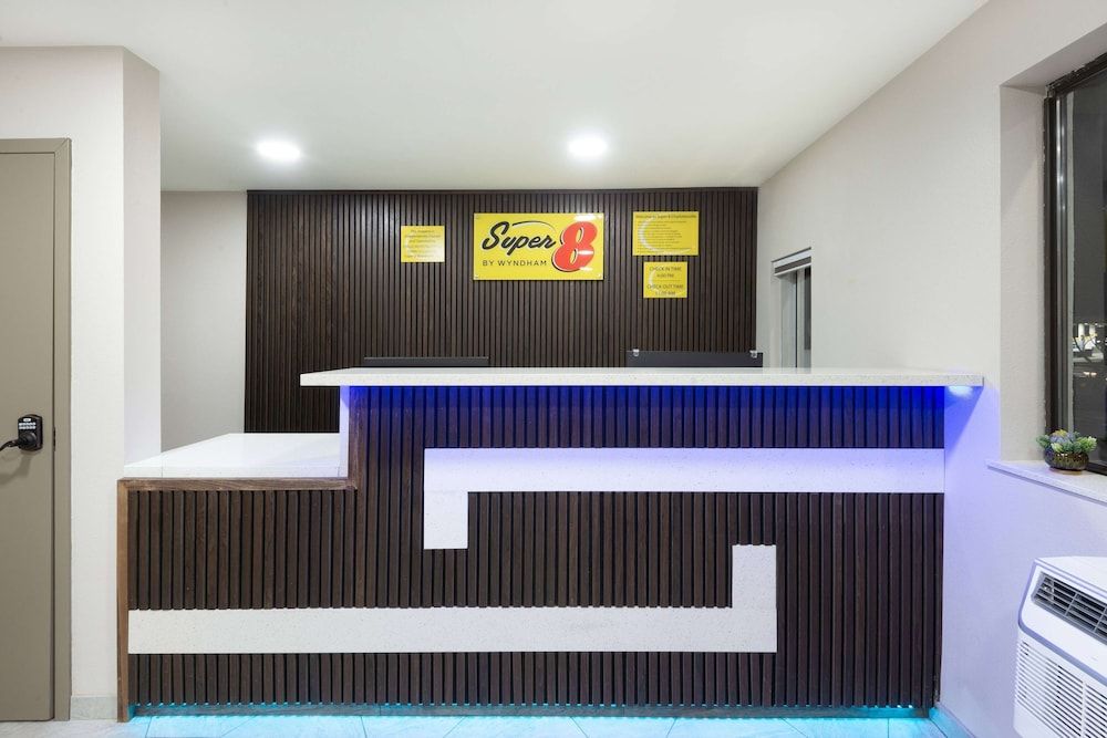 Super 8 by Wyndham Charlottesville 2