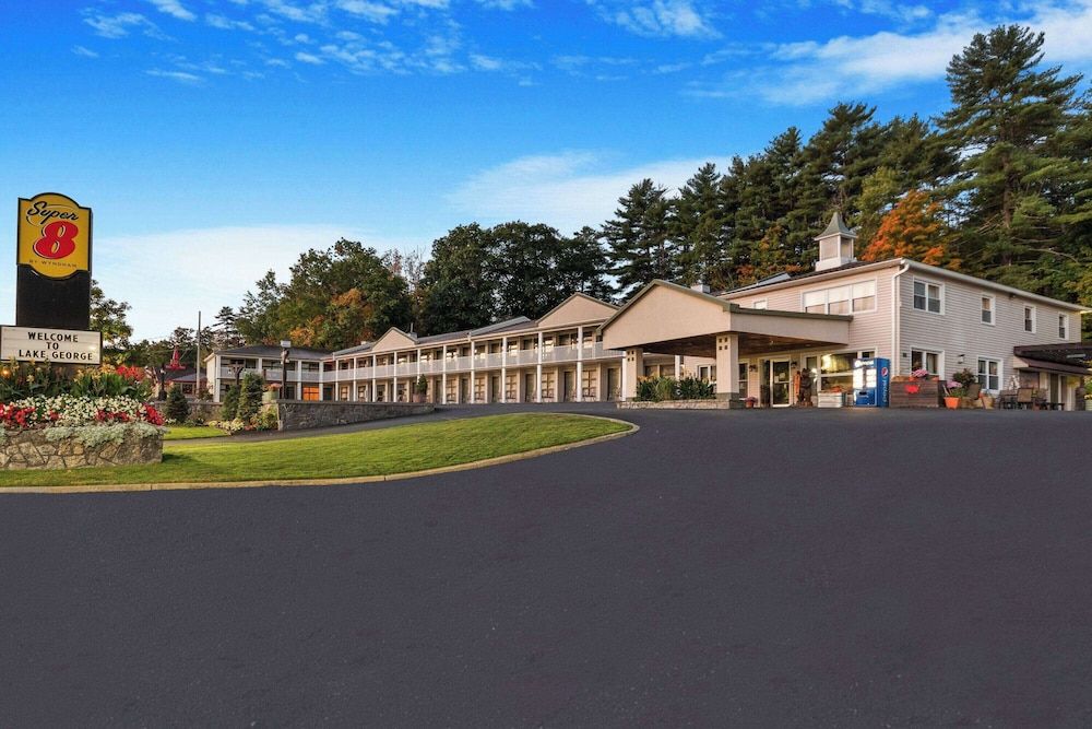 Super 8 by Wyndham Lake George/Downtown 2 estrelas em Lake George