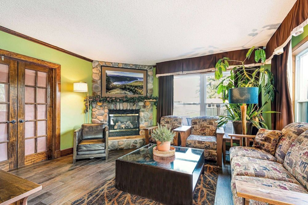 Super 8 by Wyndham Lake George/Downtown 3