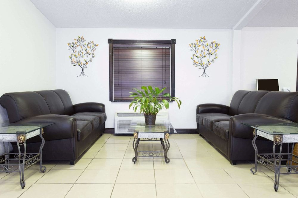 Days Inn by Wyndham Virginia Beach Town Center 2