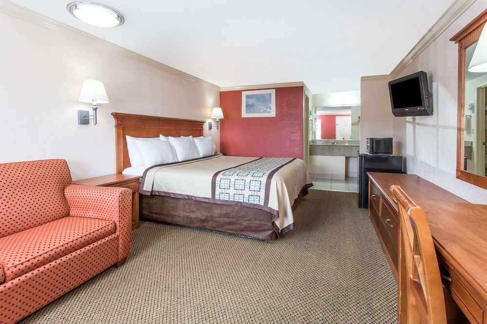 Days Inn by Wyndham Virginia Beach Town Center 3