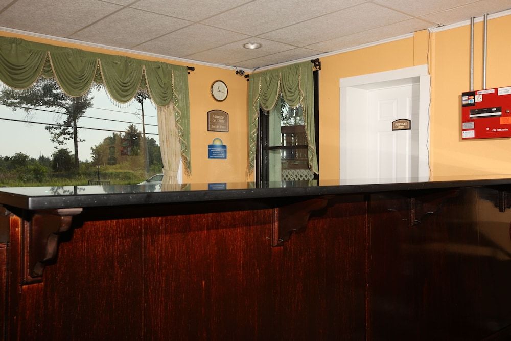 Days Inn by Wyndham Queensbury/Lake George 3