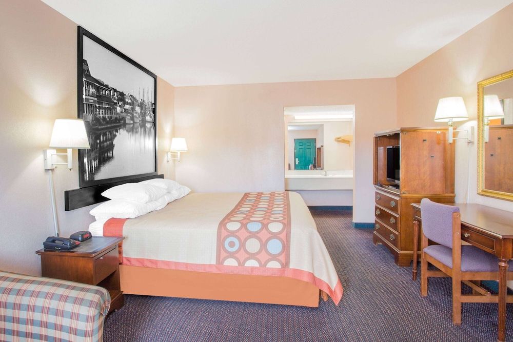 Super 8 by Wyndham Columbia 3