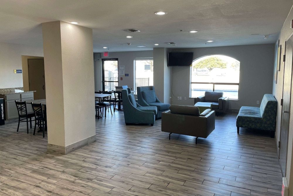 Days Inn by Wyndham Dallas Garland West 3