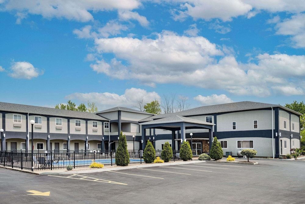 Days Inn & Suites by Wyndham Niagara Falls/Buffalo 2 estrellas en Niagara Falls