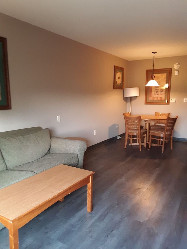 Wingate by Wyndham Bentonville AR 3