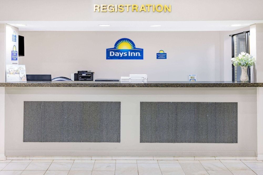 Days Inn by Wyndham Spartanburg Waccamaw 2