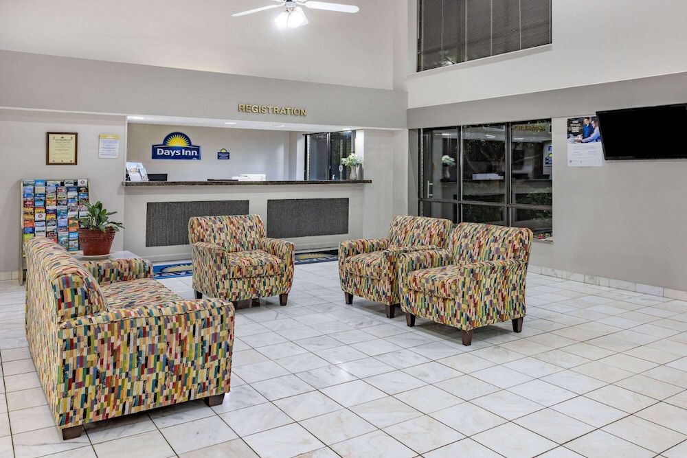 Days Inn by Wyndham Spartanburg Waccamaw 3