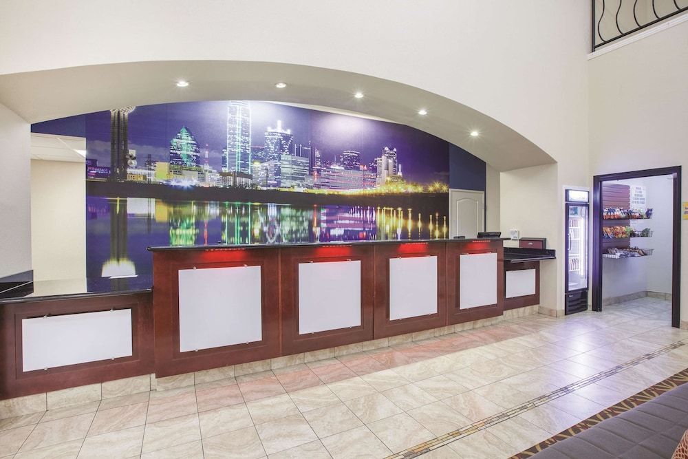 La Quinta Inn & Suites by Wyndham Garland Harbor Point 2