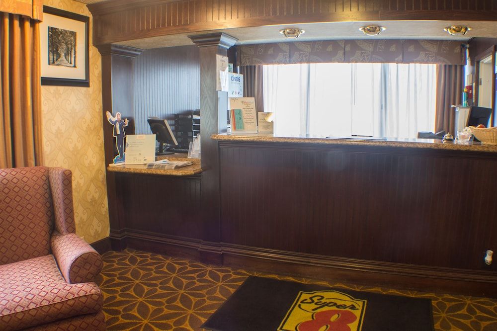 Econo Lodge Erie near Casino 3