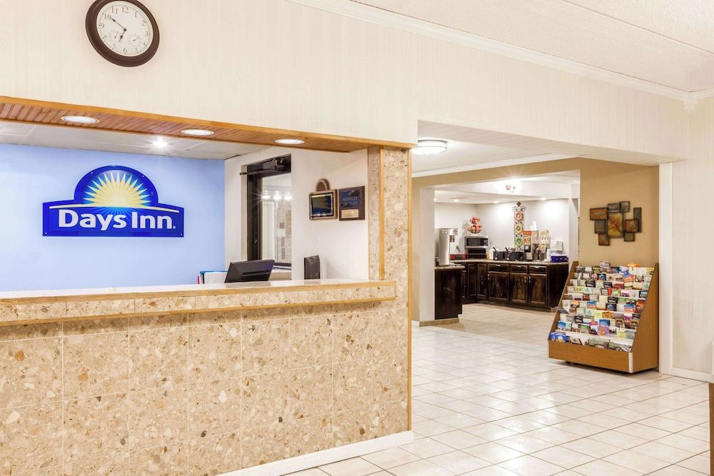 Days Inn by Wyndham Syracuse 3