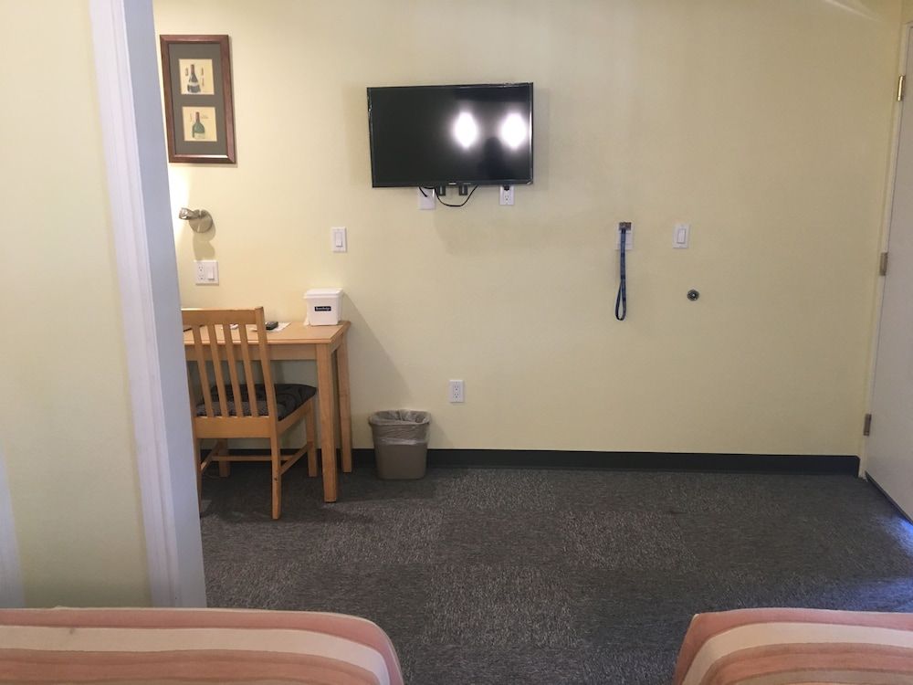 Travelodge by Wyndham Fairfield/Napa Valley 3