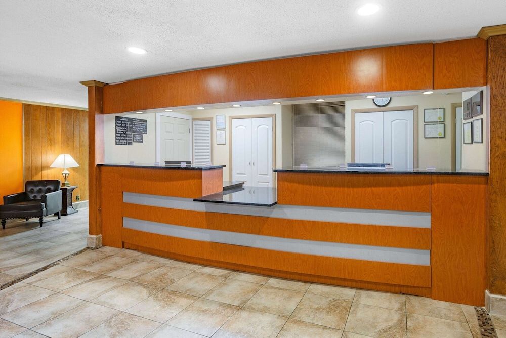 Howard Johnson by Wyndham Staunton 2