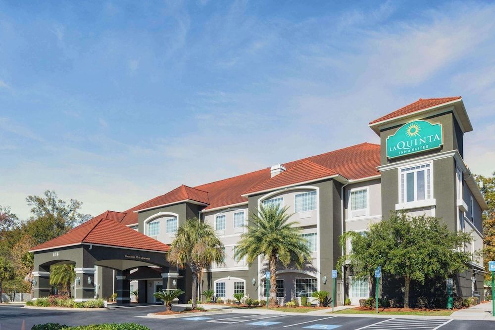 La Quinta Inn & Suites by Wyndham Savannah Airport - Pooler 1
