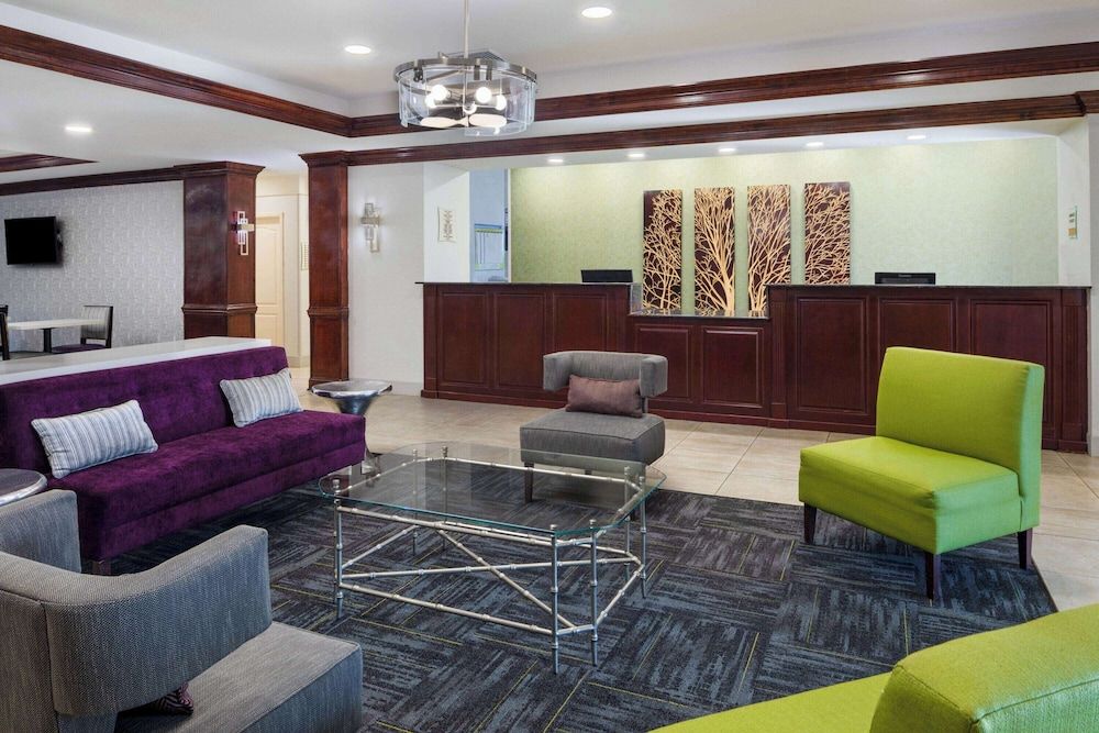 La Quinta Inn & Suites by Wyndham Savannah Airport - Pooler 2