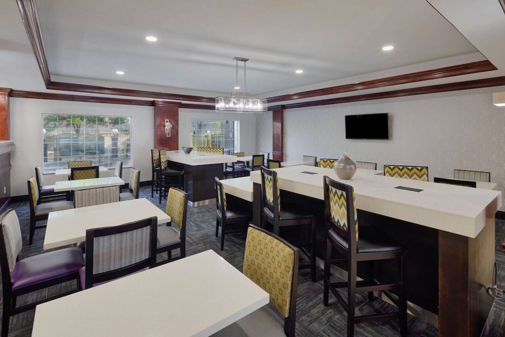 La Quinta Inn & Suites by Wyndham Savannah Airport - Pooler 3