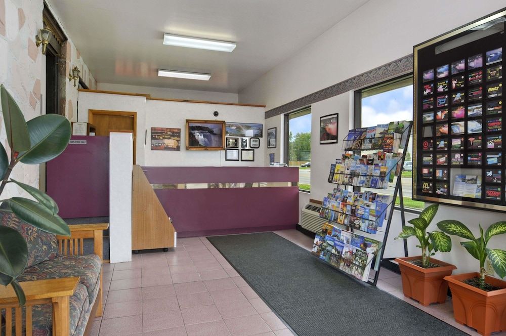 Travelodge by Wyndham Niagara Falls 2