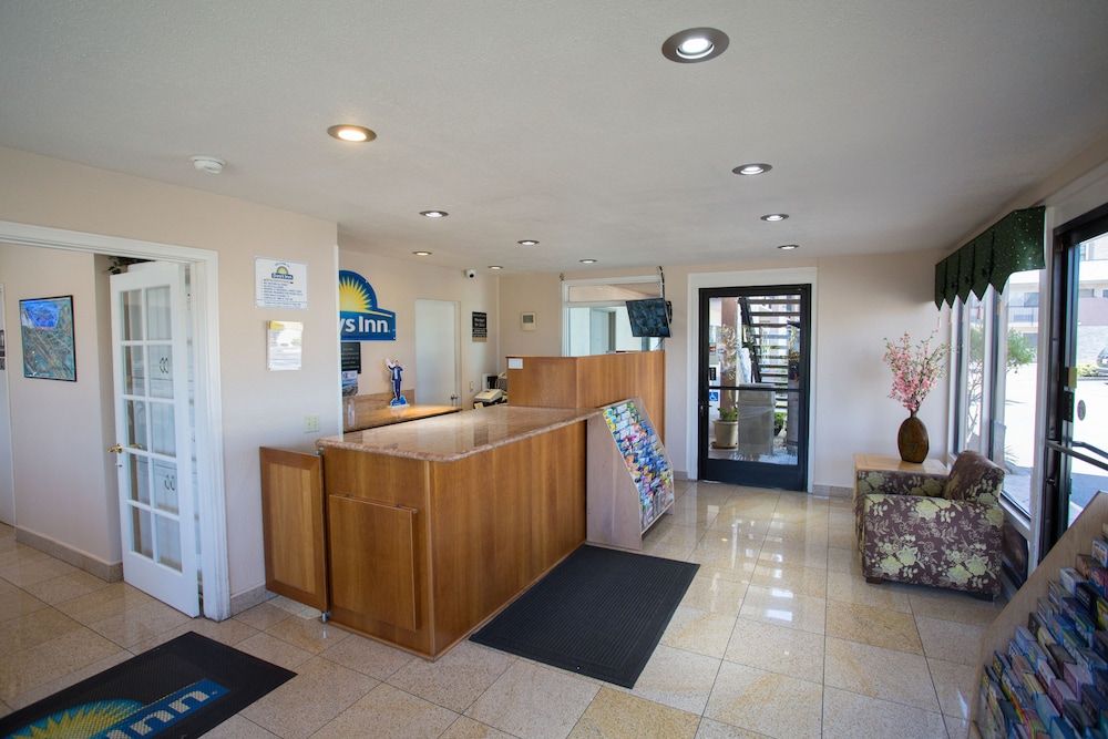 Days Inn by Wyndham Oceanside 3