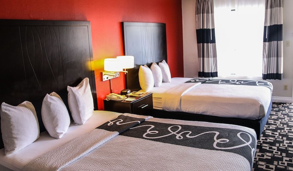 Ramada by Wyndham Oceanside 3