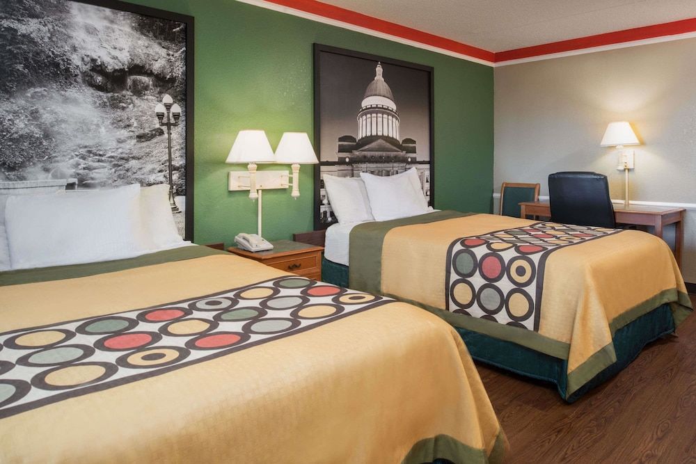 Super 8 by Wyndham Little Rock/Otter Creek 3