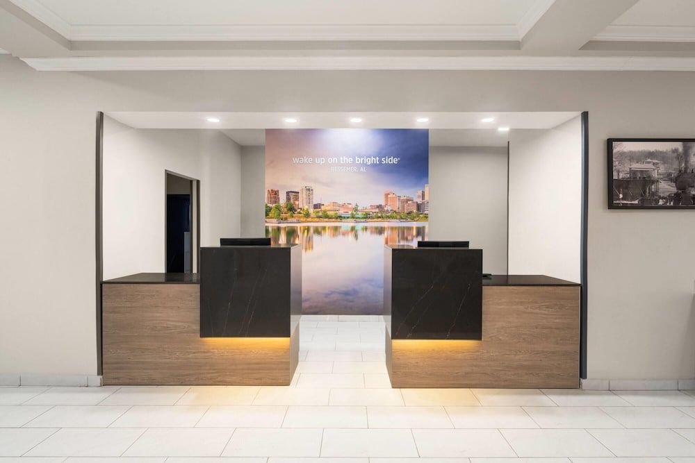 La Quinta Inn & Suites by Wyndham Bessemer 2