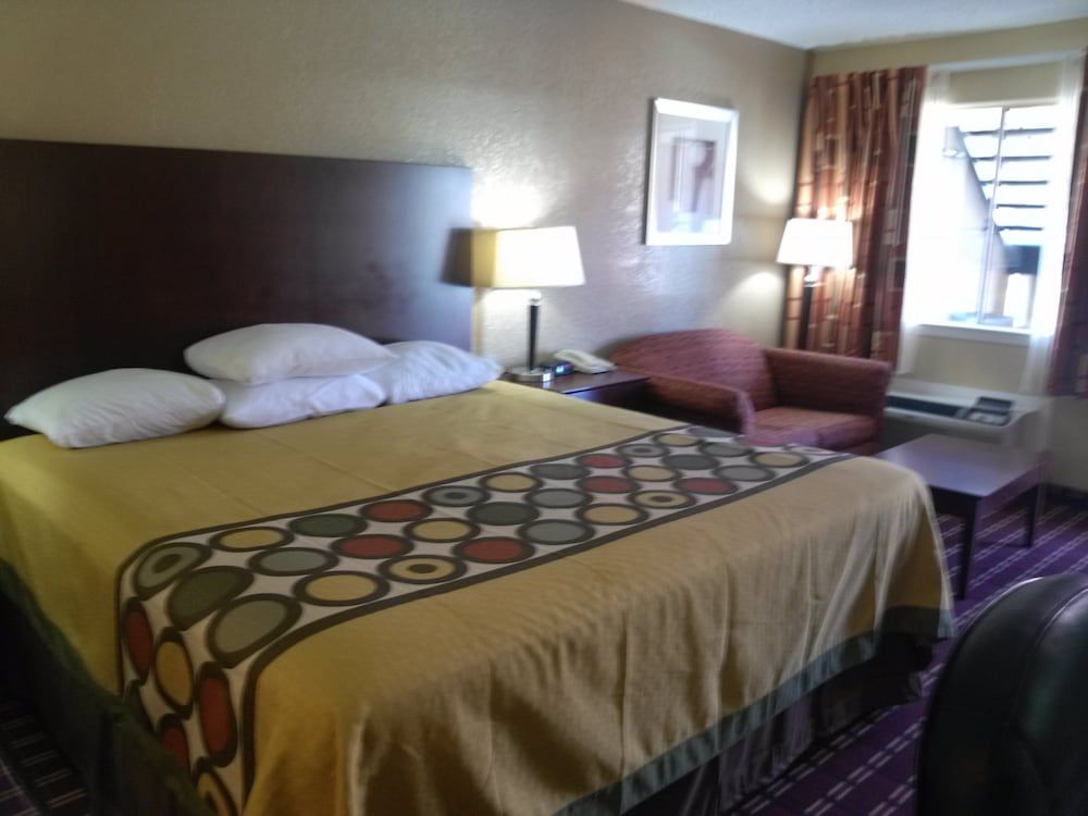 Super 8 by Wyndham Kerrville TX 2