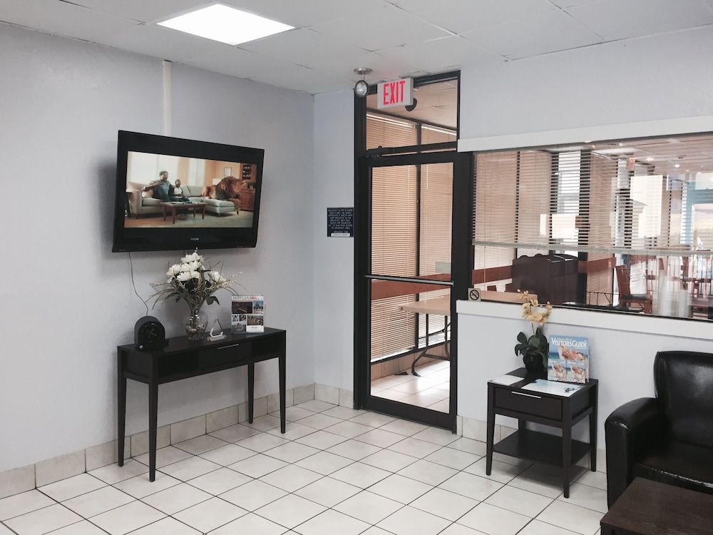 Days Inn by Wyndham Norfolk Military Circle 2