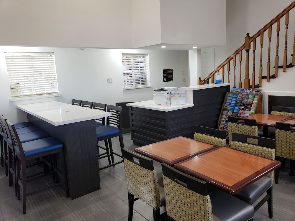 Days Inn by Wyndham Bishop 2