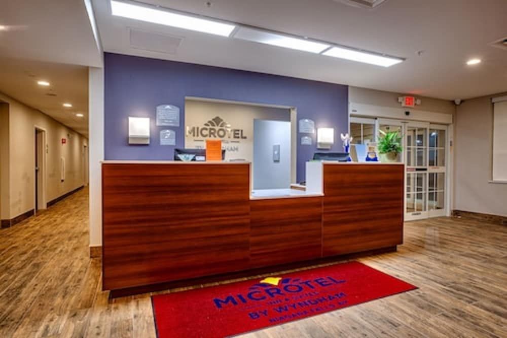 Microtel Inn & Suites by Wyndham Niagara Falls 3