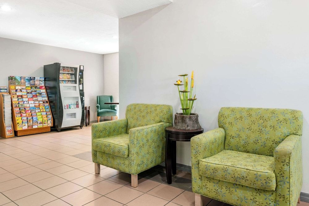 Quality Inn Sarasota North Near Lido Key Beach 3