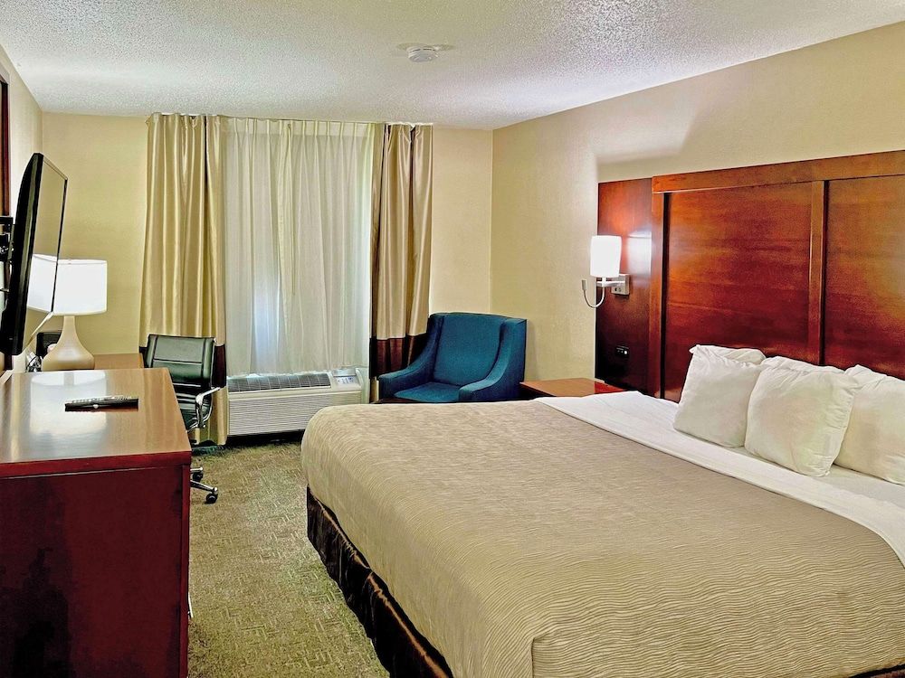 Quality Inn & Suites 3