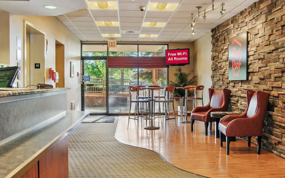 Red Roof Inn Cleveland Airport-Middleburg Heights 2