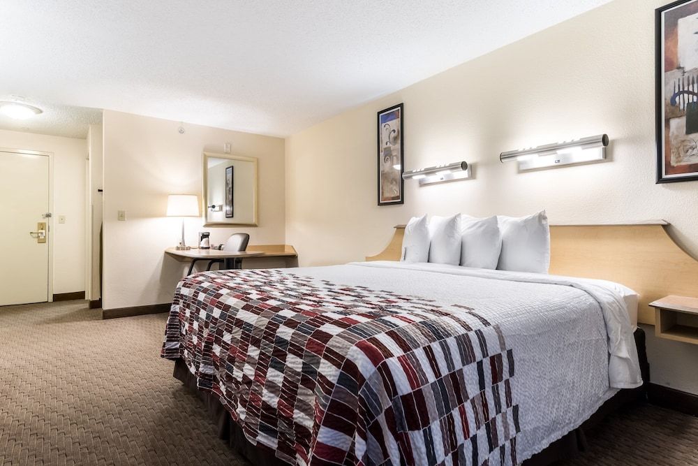 Red Roof Inn Cleveland Airport-Middleburg Heights 3